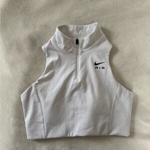 Nike Swoosh 1/2 Zip Women’s Medium Support Bra